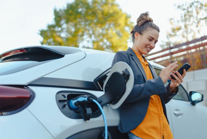 Navigating the shift to EVs When Should Small Businesses in the UK Switch to Electric Vehicles?